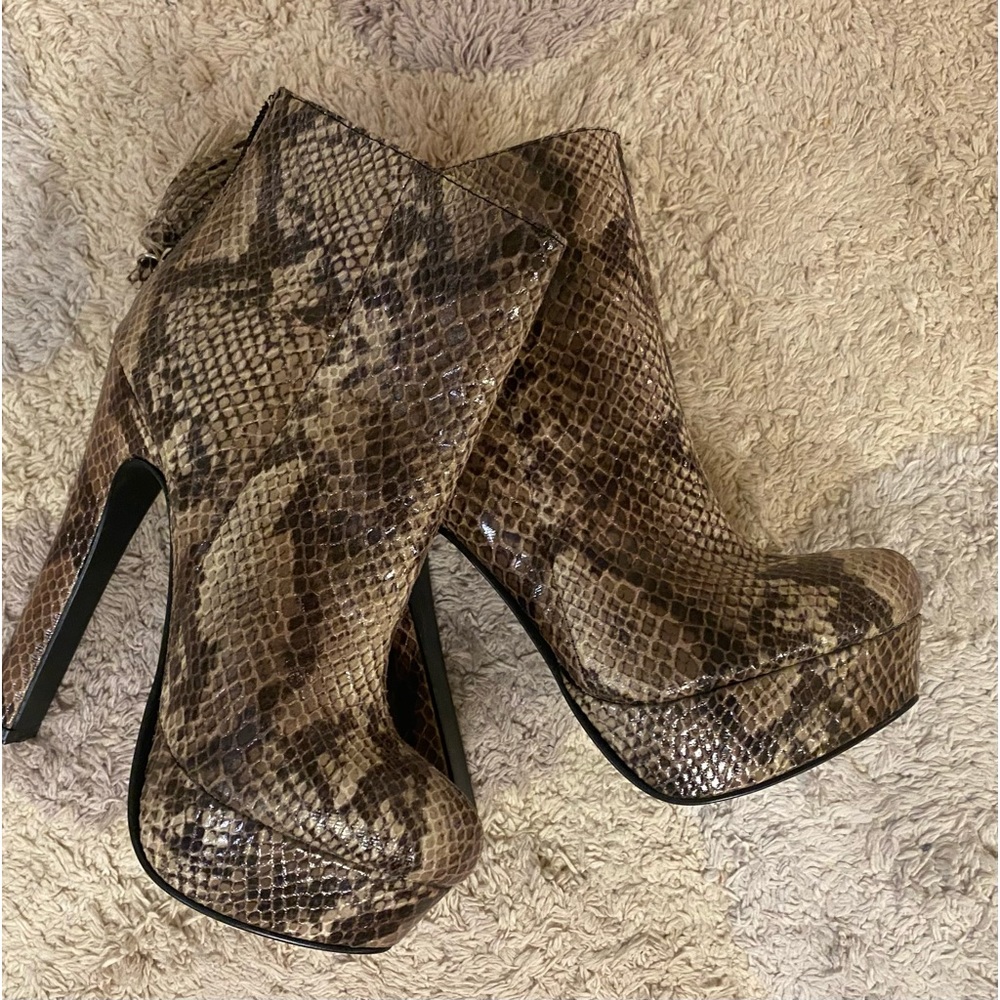 Women’s high heeled boots